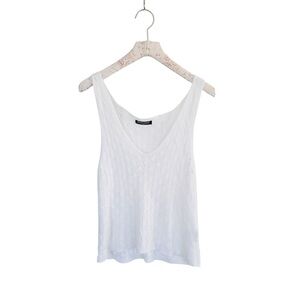 American Apparel V-neck  white knit tank EUC